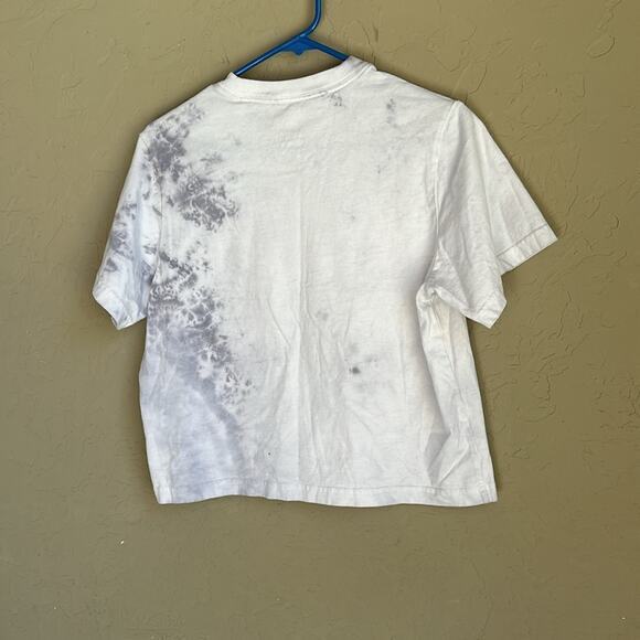 Nike white mini cropped short air brush front graphic size large - Picture 4 of 4